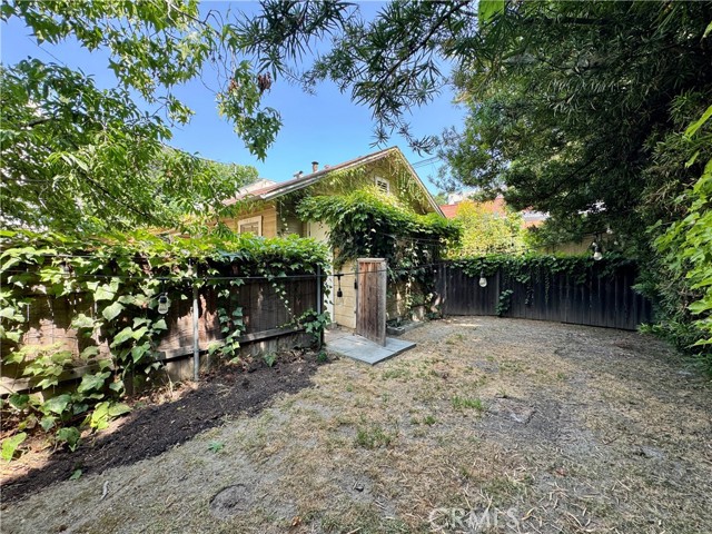 Detail Gallery Image 10 of 10 For 701 Mira Monte Pl, Pasadena,  CA 91101 - 1 Beds | 1 Baths