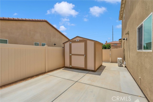 10562 Chevron Court, Adelanto CA: https://media.crmls.org/medias/2af35f05-0dce-485d-aaa8-ad289f81fea8.jpg
