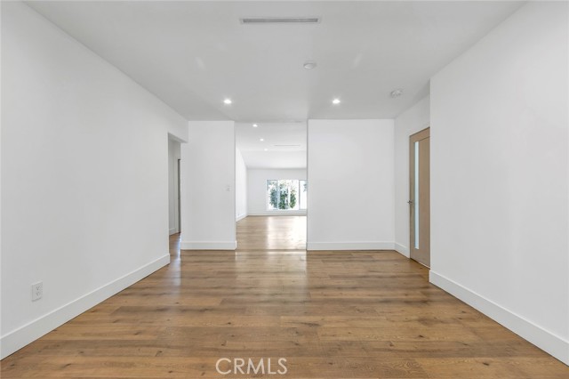 6015 Laurelgrove Avenue, North Hollywood CA: https://media.crmls.org/medias/2af46130-c9ea-45d4-8296-bf0189eeca0b.jpg