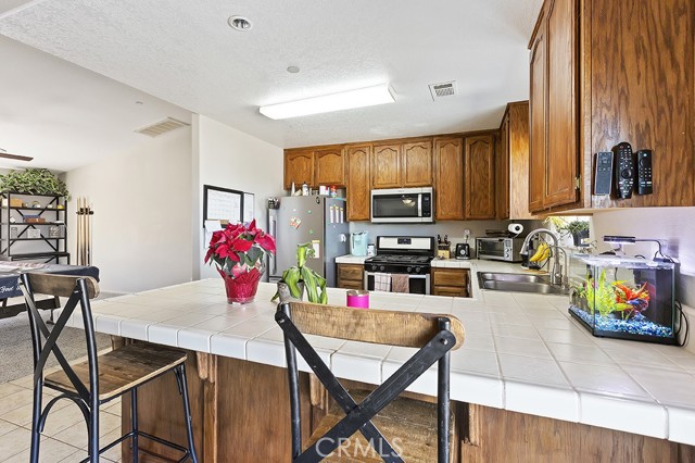 Detail Gallery Image 9 of 22 For 32776 Zircon Rd, Lucerne Valley,  CA 92356 - 3 Beds | 2 Baths