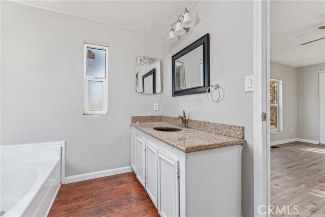 6320 Cholame Road, Phelan CA: https://media.crmls.org/medias/2af5145a-0e12-4ae1-a514-5b0a48b2881a.jpg