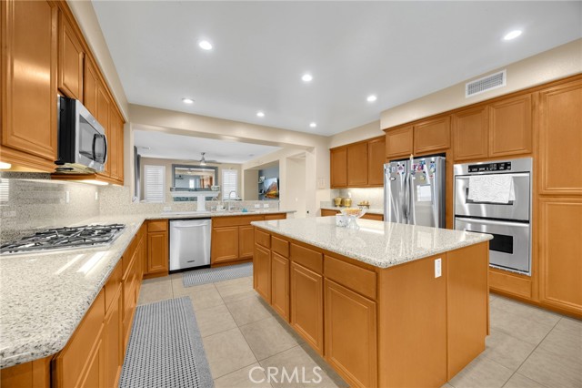 Detail Gallery Image 16 of 38 For 8132 Finch St., Corona,  CA 92880 - 5 Beds | 3 Baths