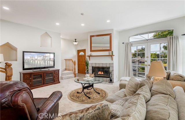 Detail Gallery Image 1 of 31 For 121 S Lucia Ave #7,  Redondo Beach,  CA 90277 - 3 Beds | 2/1 Baths