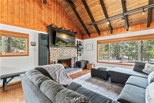 Detail Gallery Image 10 of 38 For 41829 Brownie Ln, Big Bear Lake,  CA 92315 - 3 Beds | 2 Baths
