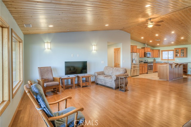 Detail Gallery Image 5 of 69 For 22435 Old Hwy 99, Weed,  CA 96094 - 3 Beds | 2 Baths