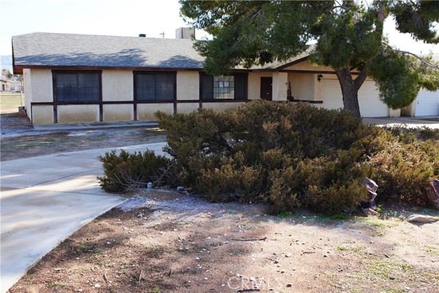 Detail Gallery Image 1 of 1 For 13961 Navajo Road, Apple Valley,  CA 92307 - 3 Beds | 2 Baths