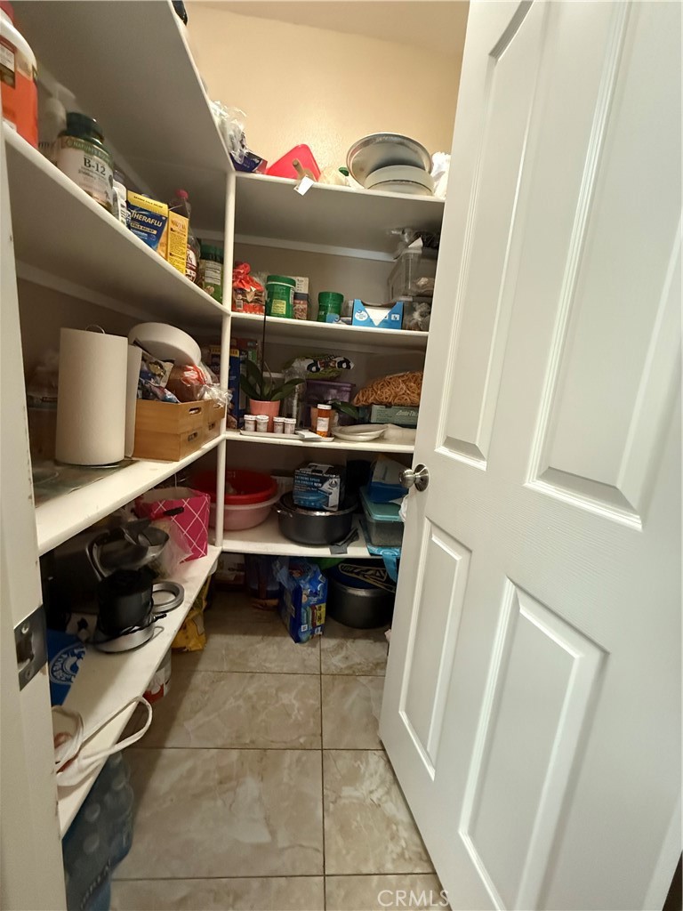 https://media.crmls.org/medias/2af83fad-bba4-46a7-8df3-e8fb4c69b224.jpg?preset=X-Large