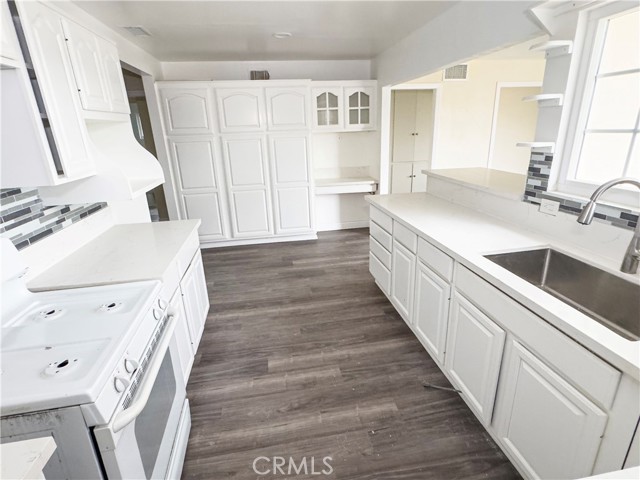 Detail Gallery Image 12 of 33 For 1420 Avenida Del Vista, Corona,  CA 92882 - 4 Beds | 3 Baths