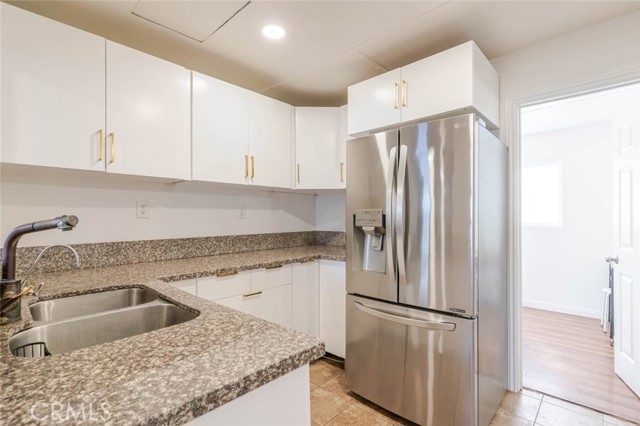 Detail Gallery Image 3 of 29 For 10434 Irma Ave, Tujunga,  CA 91042 - 2 Beds | 1 Baths