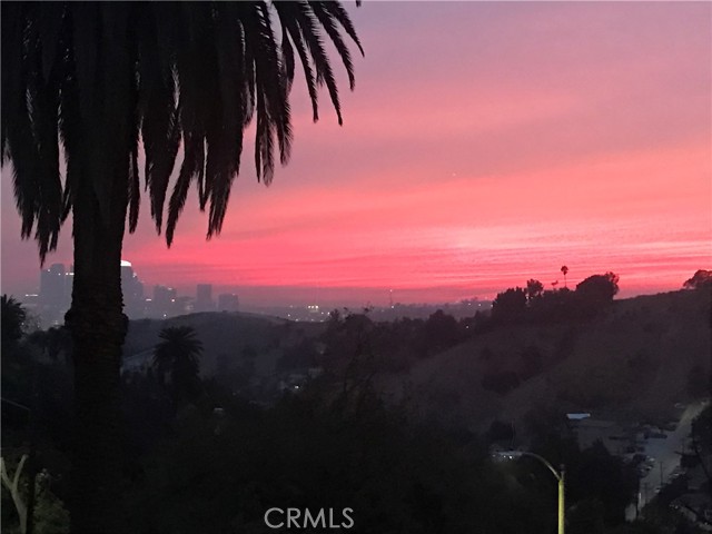 Detail Gallery Image 4 of 37 For 3320 Reynolds, Montecito Heights,  CA 90032 - 3 Beds | 2 Baths