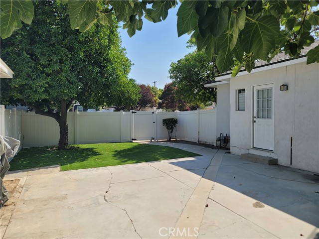 Detail Gallery Image 12 of 21 For 6362 Darby Ave, Tarzana,  CA 91335 - 3 Beds | 2 Baths