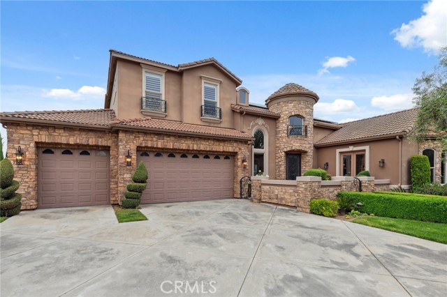 Detail Gallery Image 5 of 61 For 4918 W Bluff, Fresno,  CA 93722 - 5 Beds | 3/1 Baths