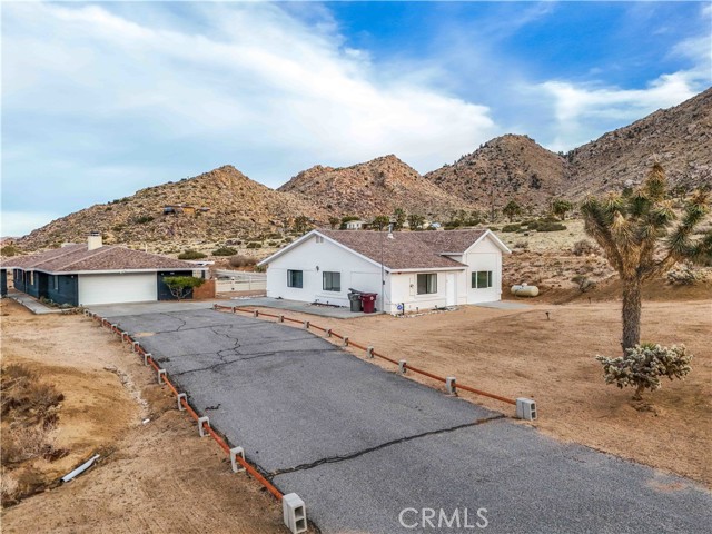 Detail Gallery Image 4 of 75 For 7955 Wesley Rd, Joshua Tree,  CA 92252 - 3 Beds | 2 Baths