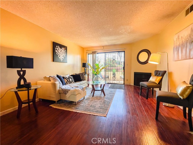 Detail Gallery Image 7 of 21 For 620 W Hyde Park Bld #103,  Inglewood,  CA 90302 - 2 Beds | 2 Baths