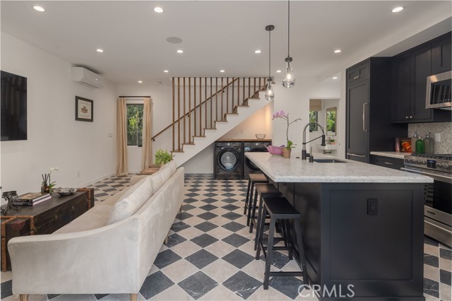 133 N La Jolla Avenue, Los Angeles CA: https://media.crmls.org/medias/2afa9f50-dd98-491f-bcd1-ffef234703b7.jpg