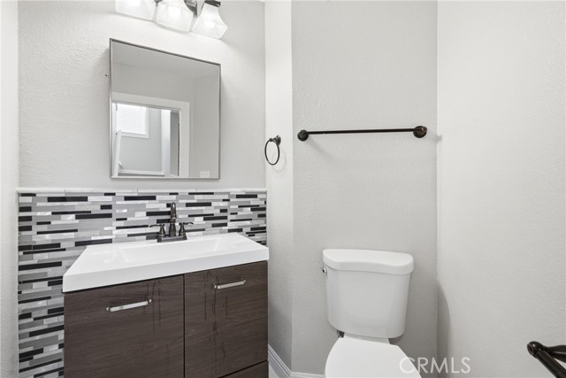 Detail Gallery Image 12 of 28 For 10105 S Main St, Los Angeles,  CA 90003 - 3 Beds | 2/1 Baths