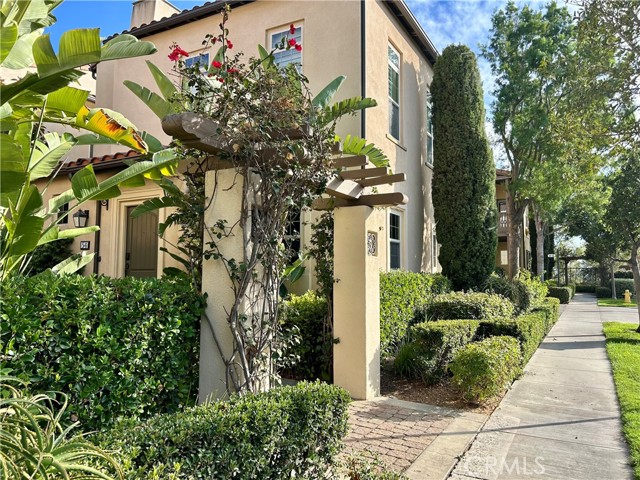 60 Scarlet Bloom, Irvine CA: https://media.crmls.org/medias/2afb616b-dd62-4980-8772-f775a6c57d09.jpg