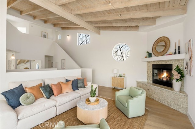927 6th Street, Hermosa Beach CA: https://media.crmls.org/medias/2afb8cc1-ef81-4944-93f5-ff381fe544b1.jpg