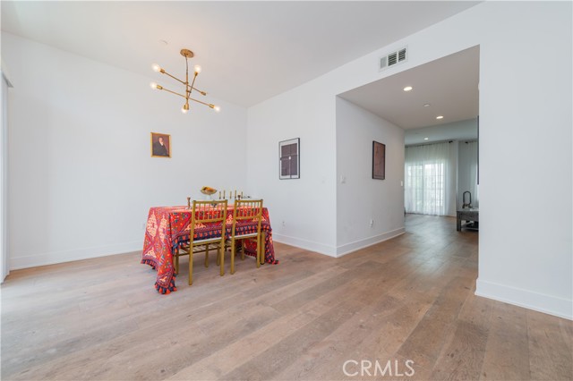 288 S Oakland Ave, Pasadena CA: https://media.crmls.org/medias/2afc15e5-7535-4966-8157-3e80cff2094c.jpg