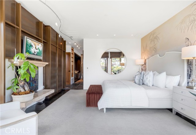 86 Emerald Bay, Laguna Beach CA: https://media.crmls.org/medias/2afc52f6-410c-4282-b03f-803b00e551f6.jpg