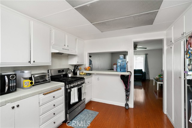 4220 W 165th Street, Lawndale CA: https://media.crmls.org/medias/2afc5f2c-14d0-4101-b67f-3bd255b43e8d.jpg