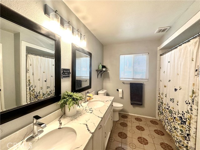 644 Whittendale Street, Bakersfield CA: https://media.crmls.org/medias/2afca63f-3833-4af2-b84d-d536ca446b99.jpg