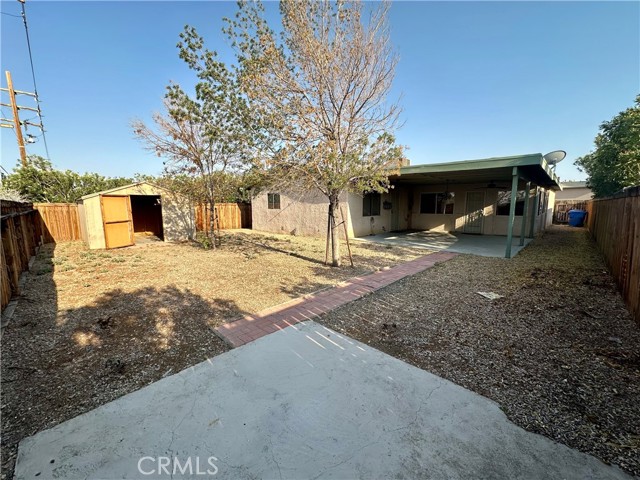 1013 Glacier, Barstow CA: https://media.crmls.org/medias/2afcad15-948e-4c0b-8821-18b3743d8cba.jpg