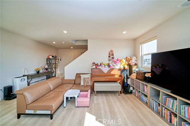 Detail Gallery Image 32 of 41 For 1202 Clipper Ln, Harbor City,  CA 90710 - 4 Beds | 3 Baths