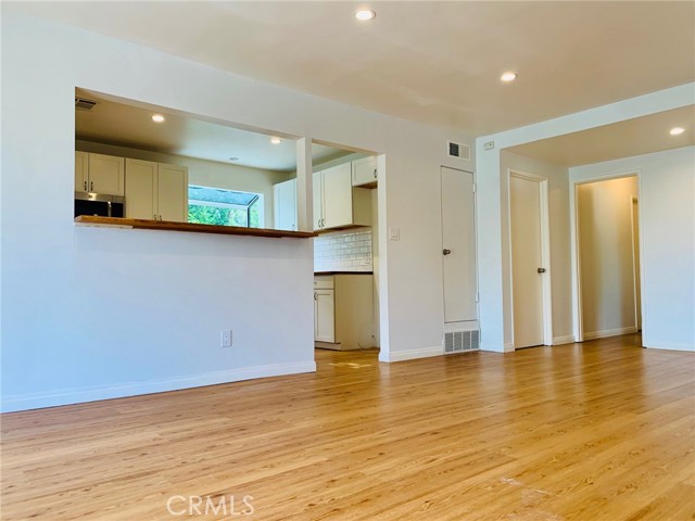 Detail Gallery Image 6 of 8 For 17172 Rinaldi St, Granada Hills,  CA 91344 - 4 Beds | 2 Baths
