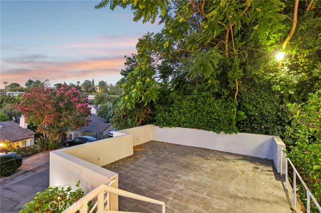 Detail Gallery Image 8 of 75 For 13424 Contour Dr, Sherman Oaks,  CA 91423 - 3 Beds | 4 Baths