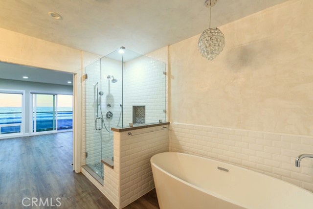 Detail Gallery Image 16 of 36 For 304 the Strand, Manhattan Beach,  CA 90266 - 4 Beds | 4/1 Baths