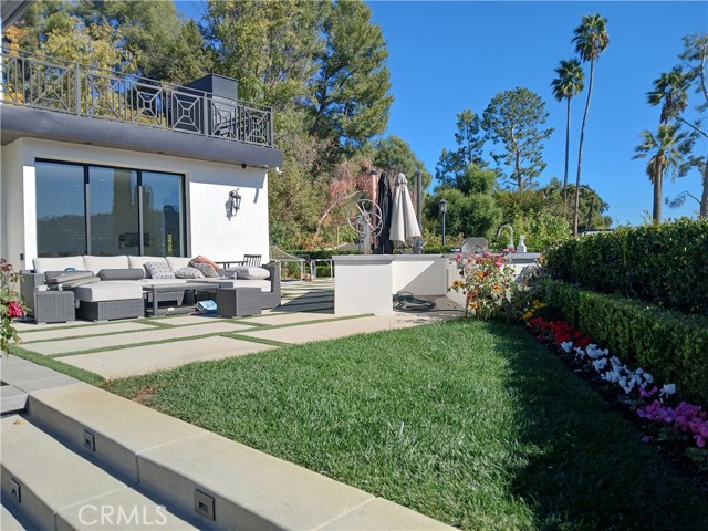 Detail Gallery Image 8 of 14 For 15819 High Knoll Rd, Encino,  CA 91436 - 6 Beds | 6/2 Baths