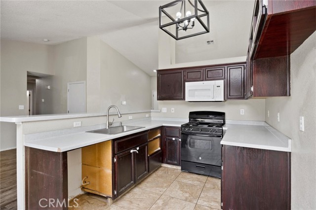 719 Baldwin Farms Drive, Bakersfield CA: https://media.crmls.org/medias/2b01c4f3-a0bc-4ce6-bfe2-d7245b54f281.jpg