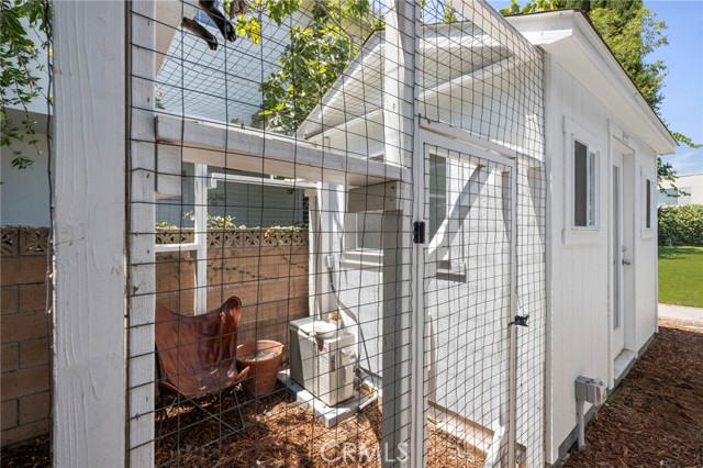4135 Picasso Avenue, Woodland Hills CA: https://media.crmls.org/medias/2b0258c6-99df-4dda-a707-c1a4b14dfd59.jpg
