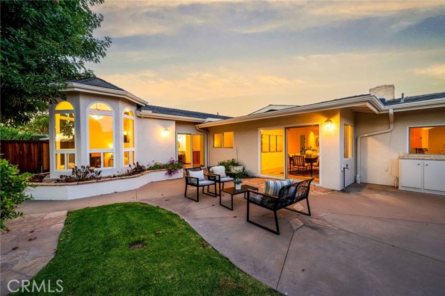 3273 Indiana Ave, Costa Mesa CA: https://media.crmls.org/medias/2b0260b2-571f-4bcd-87ea-f282858f4b1c.jpg
