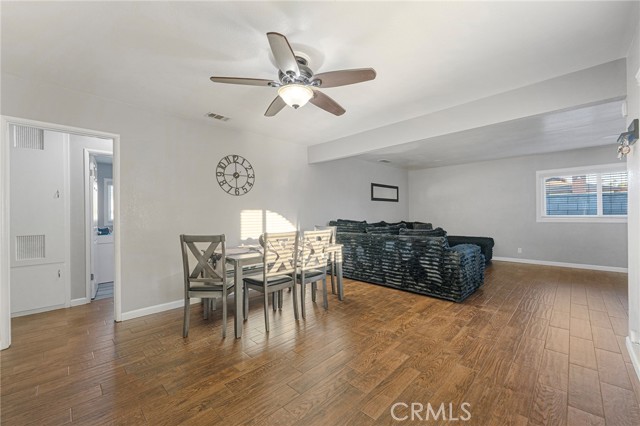 9646 Palmetto Avenue, Fontana CA: https://media.crmls.org/medias/2b026d2b-4d8f-4bae-b6c3-d6ec184339d7.jpg