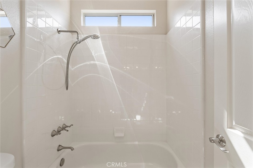 https://media.crmls.org/medias/2b02800a-e4f2-4a3b-946a-14aa6cf00094.jpg?preset=X-Large