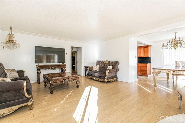 Detail Gallery Image 13 of 29 For 1748 N Kenmore Ave #203,  Los Angeles,  CA 90027 - 2 Beds | 2 Baths