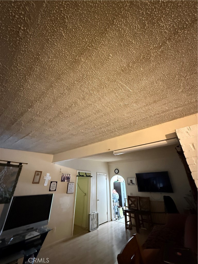 https://media.crmls.org/medias/2b03292e-20df-4574-af3c-d981f4cddb6e.jpg?preset=X-Large