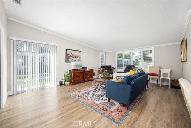 13781 Alderwood Lane, Seal Beach CA: https://media.crmls.org/medias/2b03bc65-1e12-4f87-afad-316f9e072780.jpg