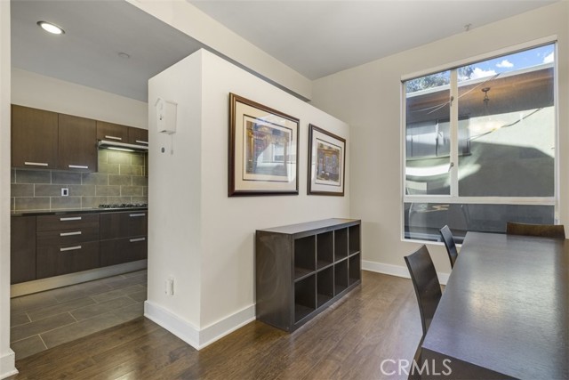Detail Gallery Image 15 of 31 For 11815 Laurelwood Dr #12,  Studio City,  CA 91604 - 2 Beds | 2/1 Baths