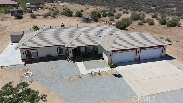 7445 Cedar Street, Phelan CA: https://media.crmls.org/medias/2b055a8b-bacf-44c5-9ce0-2b93c5825553.jpg