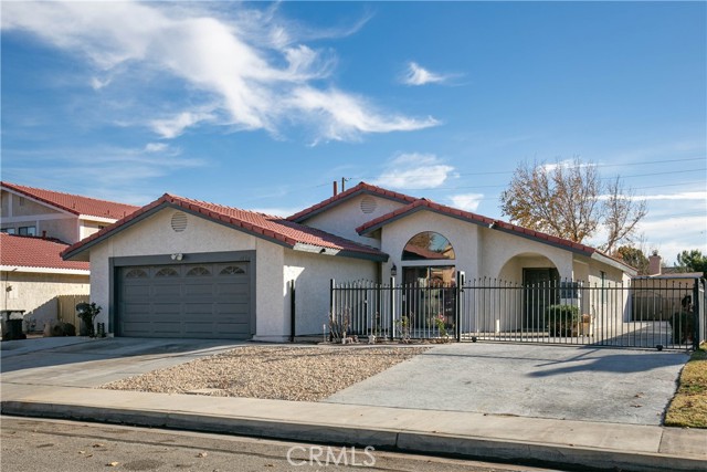 Detail Gallery Image 4 of 24 For 1854 Trudgeon Ave, Lancaster,  CA 93535 - 3 Beds | 2 Baths