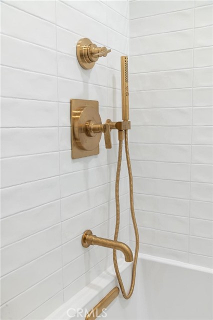 Detail Gallery Image 16 of 30 For 320 Villa Point, Newport Beach,  CA 92660 - 2 Beds | 2 Baths