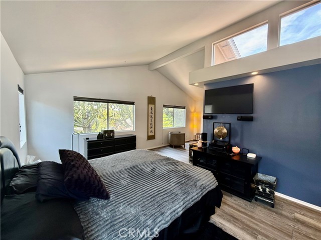 9213 Independence Way, North Hills CA: https://media.crmls.org/medias/2b0643f0-96e9-4f52-bb51-a14d42e32934.jpg