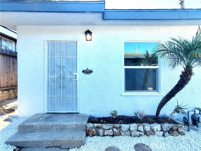 Detail Gallery Image 3 of 21 For 25913 Hillworth Ave, Lomita,  CA 90717 - 2 Beds | 1 Baths