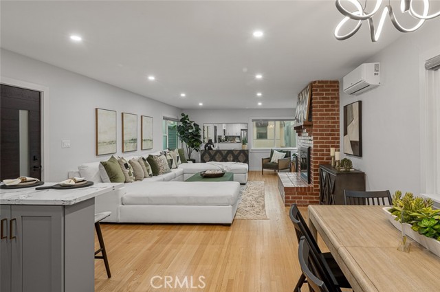 23 65th Place, Long Beach CA: https://media.crmls.org/medias/2b080f77-a4bc-4ac7-b250-92901b9b3172.jpg