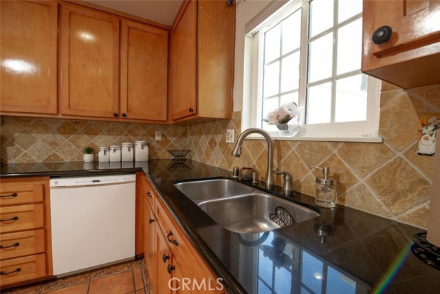 7310 Balboa Boulevard, F photo 14