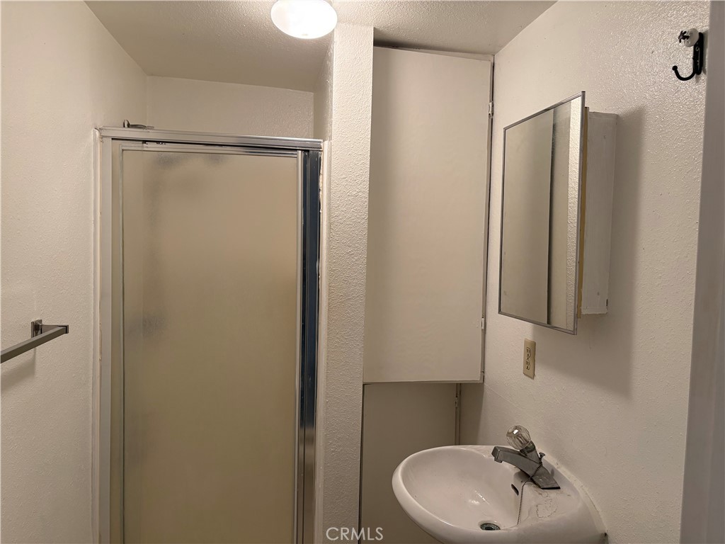 https://media.crmls.org/medias/2b081dd3-d095-4411-9157-ab2880f4ac4d.jpg?preset=X-Large