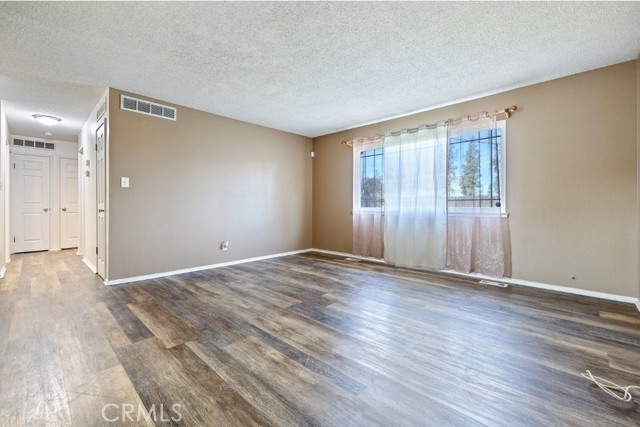 Detail Gallery Image 12 of 25 For 5097 E Carmen Ave, Fresno,  CA 93727 - 3 Beds | 2 Baths